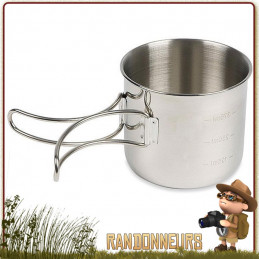 Tasse Acier Inox de 50 cl Tatonka. graduée, anses repliables sur un feu de bois S'emboite dans une gourde Nalgene de 1 Litre